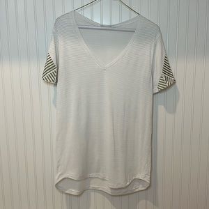 Lululemon v-neck T-shirt